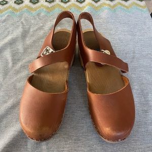 MIA Swedish Clogs in Cognac, size unmarked but fits like a US size 8.